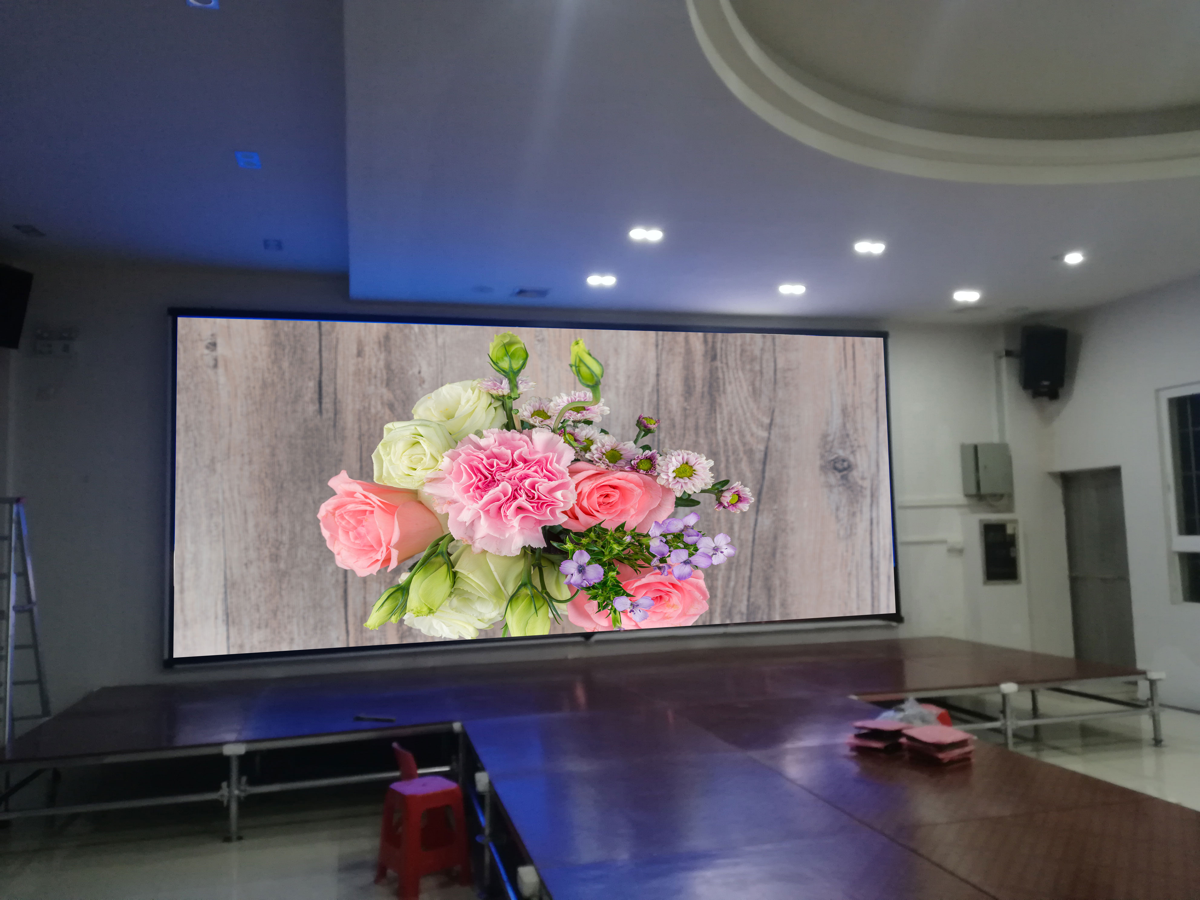 高清室內LED<a href=http://www.hmwkmu.com/quancai/ target=_blank class=infotextkey>全彩顯示屏</a>